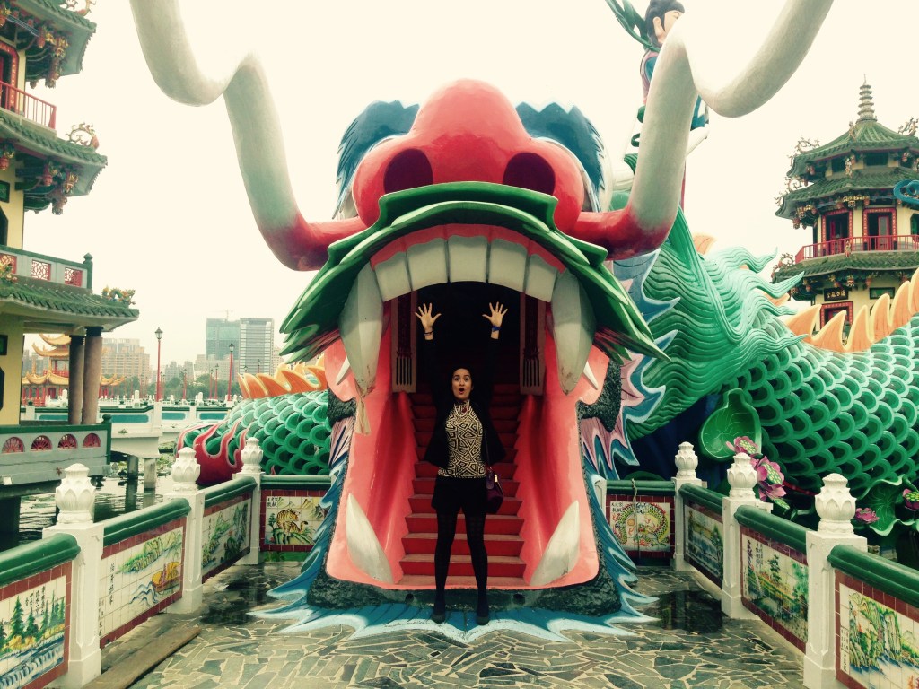 Day 1 in Kaohsiung: Tiger and Dragon Pagodas, a Giant Gold Buddha and a one way ticket out of a ghost town